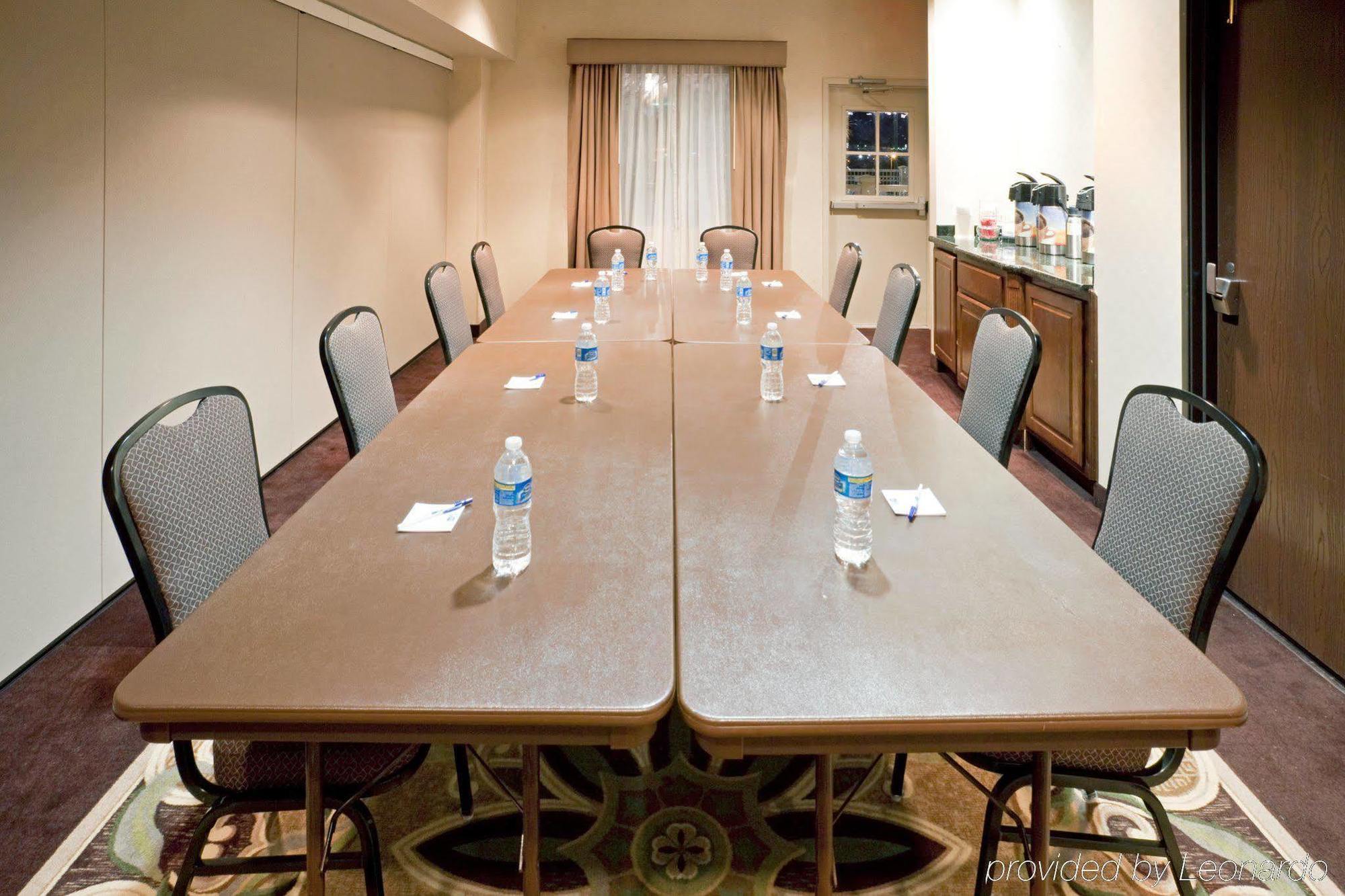 Holiday Inn Express Hotel & Suites Eagle Pass By Ihg Бизнес фото